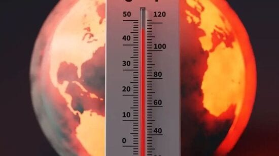 ఉత్తర కోస్తా, ఏపీ, యానాంలో వాయువ్య దిశగా, దక్షిణ కోస్తా, సీమలో తూర్పు, ఆగ్నేయ దిశగా గాలులు వీస్తున్నాయని అమరావతి వాతావరణ కేంద్రం తెలిపింది. ఈ రెండు మూడు రోజులు ఉష్ణోగ్రతలు పెరిగే అవకాశం ఉందని అంచనా వేసింది. ఉత్తర కోస్తా, ఏపీ, యానాంలో వాయువ్య దిశగా, దక్షిణ కోస్తా, సీమలో తూర్పు, ఆగ్నేయ దిశగా గాలులు వీస్తున్నాయని అమరావతి వాతావరణ కేంద్రం తెలిపింది. ఈ రెండు మూడు రోజులు ఉష్ణోగ్రతలు పెరిగే అవకాశం ఉందని అంచనా వేసింది. 