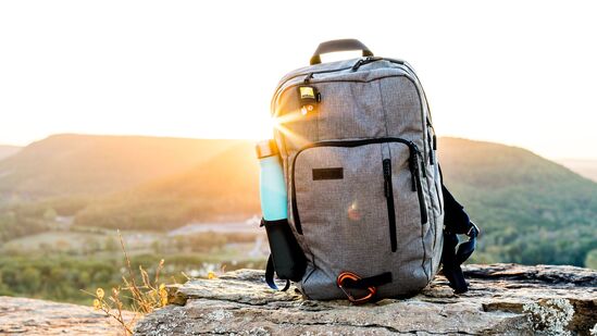 తెలంగాణలో చూస్తే పూర్తిగా పొడి వాతావరణమే ఉండనుంది. గరిష్ణ ఉష్ణోగ్రతలు సాధారణం కంటే 2 నుంచి 3 డిగ్రీలు ఎక్కువగా ఉండే అవకాశం ఉంది. ఈ మేరకు హైదరాబాద్ వాతావరణ కేంద్రం వివరాలను తెలిపింది. ఎలాంటి హెచ్చరికలు లేవని స్పష్టం చేసింది. తెలంగాణలో చూస్తే పూర్తిగా పొడి వాతావరణమే ఉండనుంది. గరిష్ణ ఉష్ణోగ్రతలు సాధారణం కంటే 2 నుంచి 3 డిగ్రీలు ఎక్కువగా ఉండే అవకాశం ఉంది. ఈ మేరకు హైదరాబాద్ వాతావరణ కేంద్రం వివరాలను తెలిపింది. ఎలాంటి హెచ్చరికలు లేవని స్పష్టం చేసింది.