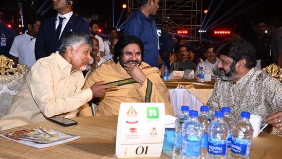 ప్రపంచాన్ని వణికించిన కోవిడ్-19 మహమ్మారి బాధితులను ఆదుకోవడాన్ని ఎన్టీఆర్ ట్రస్ట్ సవాలుగా స్వీకరించిందని.. లోకేష్ వివరించారు. క్లిష్టమైన సమయంలో అవసరమైన వారికి అండగా నిలచిందన్నారు. మాస్క్‌లు, మందులు, ఆక్సిజన్‌ను పంపిణీ చేశామని.. కోవిడ్ బాధితుల ప్రాణాలను రక్షించడానికి ట్రస్ట్ కార్యకర్తలు శ్రమించారని కొనియాడారు.