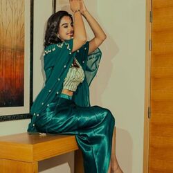 <p>Meenakshi Choudhary: మీనాక్షి చౌదరి సోమవారం (ఫిబ్రవరి 17) తన ఇన్‌స్టాగ్రామ్ లో ఈ ఫొటోలను షేర్ చేసింది.</p>