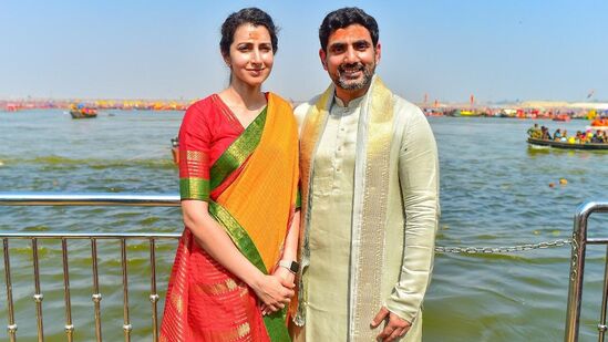 మంత్రి లోకేష్, బ్రాహ్మణి పితృదేవతలను స్మరించుకుంటూ.. బ్రాహ్మణులకు ప్రయాగ్‌రాజ్‌లో వస్త్రదానం చేశారు. పూర్వీకులకు మోక్షమార్గాన్ని ప్రసాదించాలంటూ గంగాదేవిని ప్రార్థించారు. కుంభమేళా ప్రాంగణంలో ప్రతిధ్వనించే కీర్తనలు, నదీ సంగమం వద్ద పవిత్ర పూజల మధ్య ఆధ్యాత్మిక కార్యక్రమాల్లో లోకేష్ దంపతులు మమేకమయ్యారు.&nbsp;