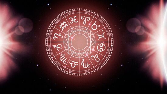 ధనం, ప్రేమ, గౌరవాలకు కారకుడైన శుక్రుడి సంచారానికి చాలా ప్రాధాన్యత ఉంటుంది. రాక్షస గురువుగా భావించే శుక్రుడు.. తన సంచారంతో రాశుల అదృష్టాలను మార్చేస్తుంటాడు. అలాంటి శుక్రుడు తిరోగమన దిశలో సంచరించనున్నాడు.&nbsp;