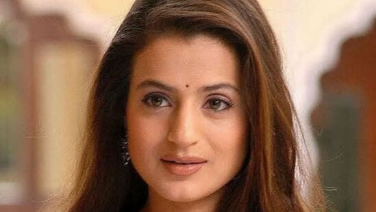 Most Educated Actresses: తెలుగులో బద్రి, నానిలాంటి సినిమాలు చేసిన అమీషా పటేల్ బయో జనటిక్ ఇంజినీరింగ్, ఎకనమిక్స్ లో డిగ్రీలు సంపాదించింది.