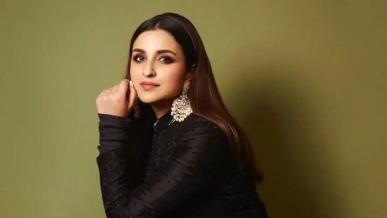 Most Educated Actresses: పరిణీతి చోప్రా బిజినెస్, ఫైనాన్స్, ఎకనమిక్స్ లో ట్రిపుల్ ఆనర్స్ డిగ్రీ చేయడం విశేషం.