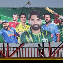 <p>CT 2025 Must Watch Matches: ఛాంపియన్స్ ట్రోఫీ బుధవారం (ఫిబ్రవరి 19) నుంచి ప్రారంభం కాబోతోంది. 8 జట్లు 20 రోజుల పాటు ఈ మినీ వరల్డ్ కప్ కోసం తలపడబోతున్నాయి. మరి వీటిలో కచ్చితంగా మిస్ కాకుండా చూడాల్సిన టాప్ 5 మ్యాచ్ లేవో చూడండి.</p>