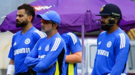 CT 2025 Must Watch Matches: ఇండియా, న్యూజిలాండ్ మధ్య మార్చి 2వ తేదీని మరో కీలకమైన మ్యాచ్ జరగనుంది. స్వదేశంలో ఆ టీమ్ చేతుల్లో టెస్టు సిరీస్ లో దారుణమైన వైట్ వాష్ కు గురైన ఇండియన్ టీమ్.. ప్రతీకారం కోసం చూస్తోంది. అయితే రెండు టీమ్స్ టాప్ ఫామ్ లో ఉండటంతో హోరాహోరీ తప్పేలా లేదు. CT 2025 Must Watch Matches: ఇండియా, న్యూజిలాండ్ మధ్య మార్చి 2వ తేదీని మరో కీలకమైన మ్యాచ్ జరగనుంది. స్వదేశంలో ఆ టీమ్ చేతుల్లో టెస్టు సిరీస్ లో దారుణమైన వైట్ వాష్ కు గురైన ఇండియన్ టీమ్.. ప్రతీకారం కోసం చూస్తోంది. అయితే రెండు టీమ్స్ టాప్ ఫామ్ లో ఉండటంతో హోరాహోరీ తప్పేలా లేదు.