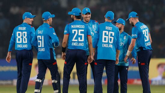 CT 2025 Must Watch Matches: గ్రూప్ బిలో ఆస్ట్రేలియా, ఇంగ్లండ్, సౌతాఫ్రికాలలో రెండు టీమ్స్ సెమీస్ చేరేలా ఉన్నాయి. ఈ నేపథ్యంలో ఇంగ్లండ్, సౌతాఫ్రికా మ్యాచ్ కూడా కీలకమే. ఈ మ్యాచ్ మార్చి 1న జరగబోతోంది.