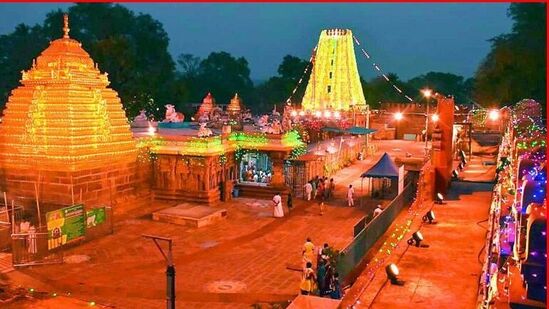 &nbsp;బడ్జెట్ ధరలోనే శ్రీశైలం వెెళ్లేందుకు టూరిజం ప్యాకేజీని తీసుకొచ్చింది. ఈ ప్యాకేజీలో భాగంగానే యాదాద్రి కూడా చూసి రావొచ్చు. హైదరాబాద్ నుంచి ''SPIRITUAL TELANGANA WITH SRISAILAM' పేరుతో స్పెషల్ టూర్ ప్యాకేజీని ఆపరేట్ చేస్తోంది..