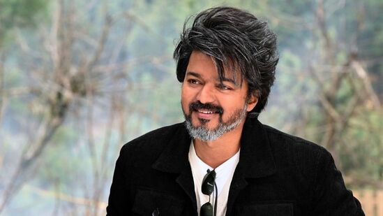Celebrities Side Business: తమిళ స్టార్ హీరో దళపతి విజయ్ కి పెద్ద పెద్ద వెడ్డింగ్ హాల్స్, షాపింగ్ మాల్స్, అపార్ట్‌మెంట్లు ఉన్నాయి. వాటిని అద్దెకు ఇవ్వడం ద్వారా భారీగానే సంపాదిస్తున్నాడు.