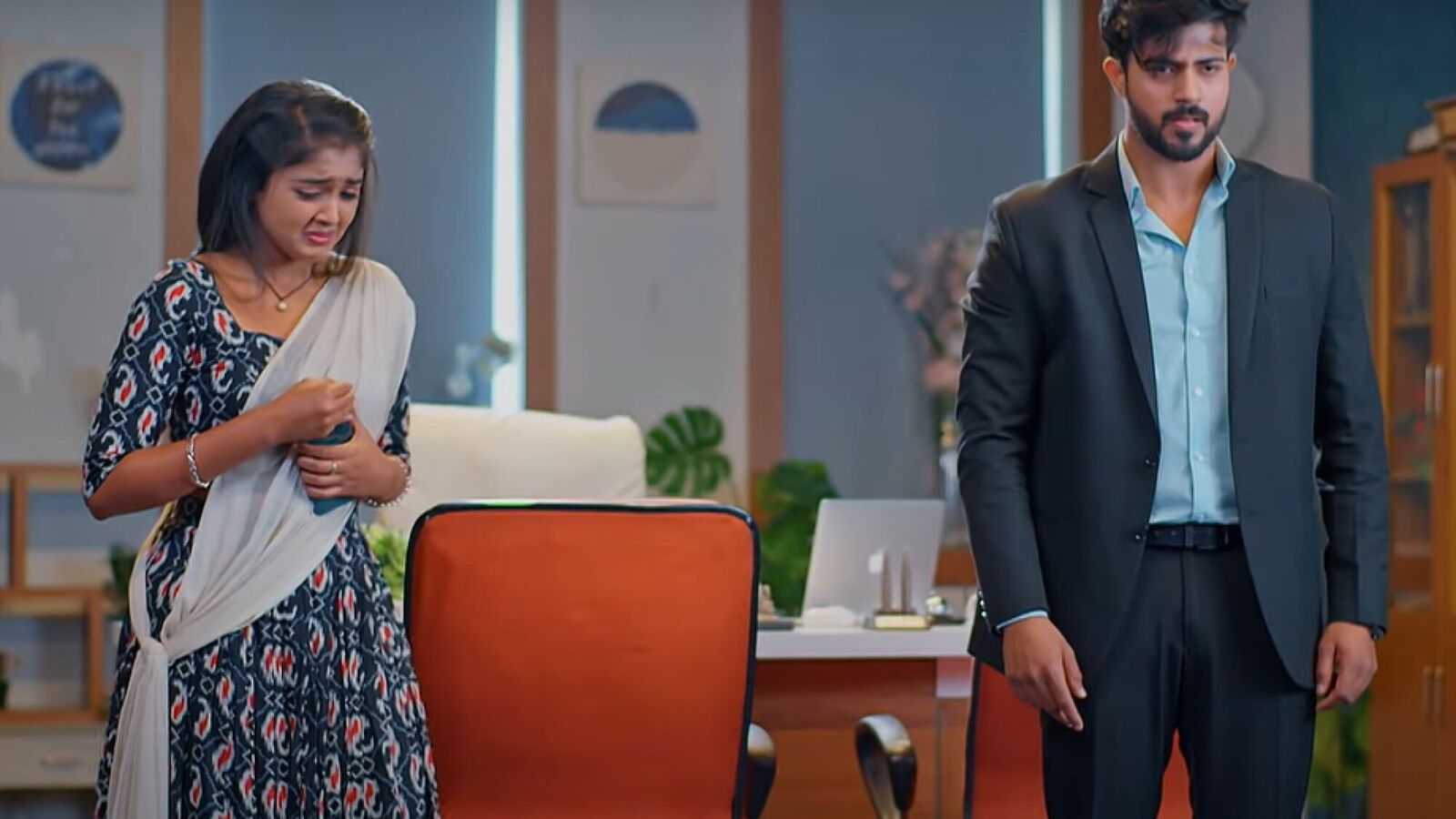 TV Serial: సీరియల్‍లో హీరోహీరోయిన్లు దూరం కాకూడదని అమ్మవారికి పూజలు.. కన్నీరు పెట్టుకున్న నటి: వీడియో