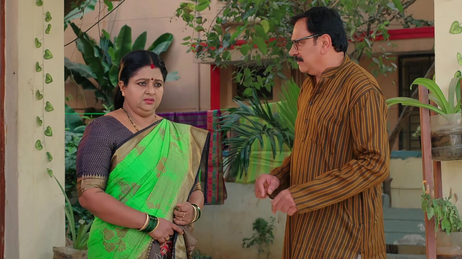 Gunde Ninda Gudi Gantalu Today Episode: బాలుకు రోజ్ ఫ్ల‌వ‌ర్ ఇచ్చిన మీనా - ప‌రువు పోయింద‌ని ప్ర‌భావ‌తి ర‌చ్చ