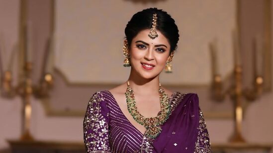 ప్ర‌స్తుతం జెమిని టీవీలో టెలికాస్ట్ అవుతోన్న భైర‌వి సీరియ‌ల్‌లో డ్యూయ‌ల్ రోల్‌లో న‌టిస్తోంది మాన్సీ జోషి.&nbsp;వ‌గామి, చైత్ర పాత్ర‌ల్లో &nbsp;క‌నిపిస్తోంది.&nbsp;&nbsp;