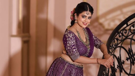 చిర‌కాల ప్రియుడు రాఘ‌వ్‌తో గురువారం ఏడ‌డుగులు వేసింది మాన్సీ జోషి. పెళ్లి వీడియోను ఇన్‌స్టాగ్రామ్‌లో పోస్ట్ చేసింది.&nbsp;