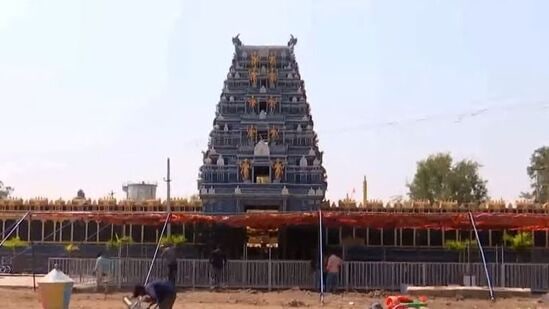 ఈ ఆలయాన్ని ఎవరు నిర్మించారనే దానికి కచ్చితమైన ఆధారాలు లేవు. కానీ కాకతీయుల కాలంలో ఈ ఆలయాన్ని అభివృద్ధి చేసినట్లు చెబుతారు. ఈ ఆలయం నాలుగు దిక్కులా నాలుగు గోపురాలతో ఎంతో ప్రత్యేకంగా కనిపిస్తుంది. ఇక్కడ నిత్యం అభిషేకాలు, పూజలు జరుగుతాయి. ఇక్కడ కార్తీక మాసంలో ప్రత్యేక పూజలు నిర్వహిస్తారు. ఈ ఆలయానికి భక్తులు పెద్ద సంఖ్యలో వస్తుంటారు.