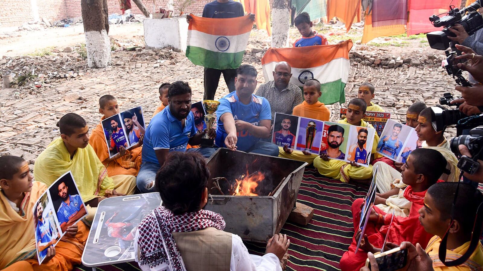 Champions Trophy Ind vs Pak: అటు పెళ్లి.. పూజలు, హోమాలు.. ఇటు భారత్ వర్సెస్ పాక్ మ్యాచ్.. ఎక్కడ చూసినా ఈ మెగా పోరు ఫీవరే