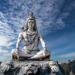 <p>నిరాడంబరుడు అయిన శివుడు.. శివరాత్రి ఎంతో గొప్పగా పూజలు అందుకుంటాడు. ఇకపోతే శివరాత్రి రోజు ఉపవాసం, జాగరణకు చాలా ప్రాముఖ్యత ఉంది. శివరాత్రి రోజు చేసే ఉపవాసం, జాగరణలు ఎంత శక్తివంతమైనవో తెలిపే ఒక పురాణ కథ ఉంది. దాని గురించి ఇప్పుడు తెలుసుకుందాం.</p>