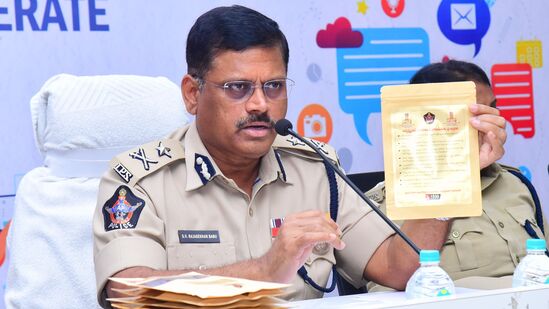 CEIR లో నమోదు చేసిన తర్వాత, ఫిర్యాదుదారులకు ఒక ఎక్నాలెడ్జ్మెంట్ నెంబర్ నెంబర్ వస్తుంది. TSP (Telecom Service Provider రిజిస్టర్‌లలో IMEI నెంబర్లను బ్లాక్ చేసి, ప్రస్తుతం ఆ ఫోన్ ను ఎవరు వాడుతున్నారో వారి వివరాలను పోలీసులకు అందిస్తారు. ఇలా రికవరీ అయిన మొబైల్ ఫోన్లను తిరిగి IMEI నెంబర్‌ను అన్‌బ్లాక్ చేసి ఫిర్యాదు దారులకు పోలీసులు అందజేస్తారు.&nbsp;