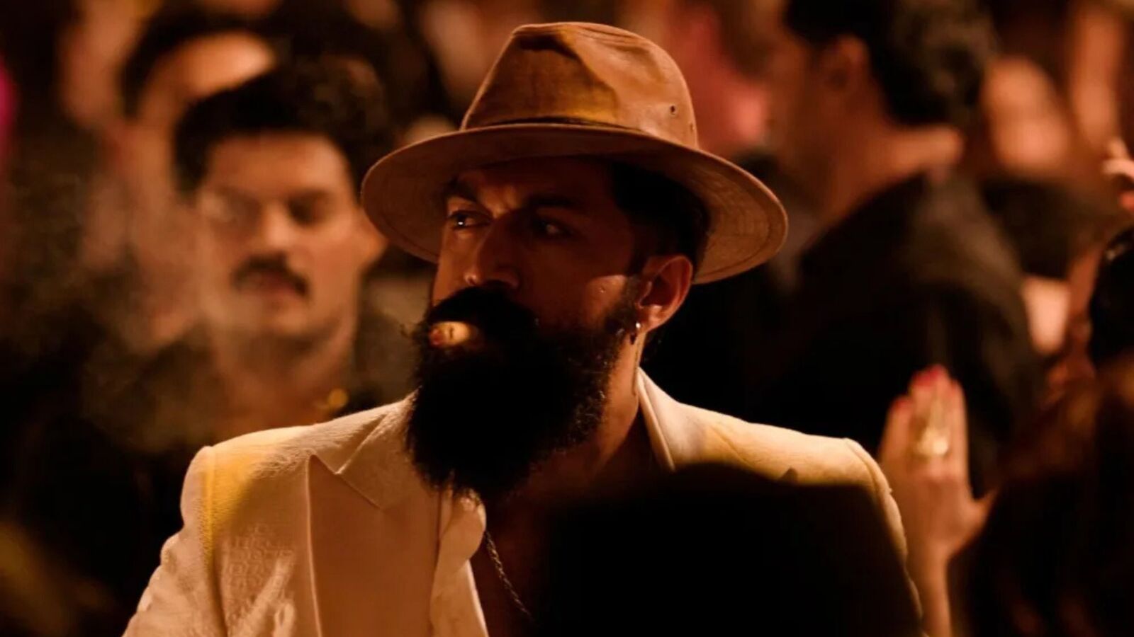 Yash Toxic: ఇంగ్లీష్‌లో తెరకెక్కుతోన్న మొట్ట మొదటి భారతీయ సినిమాగా యష్ టాక్సిక్.. డైరెక్టర్ ఏం చెప్పారంటే?