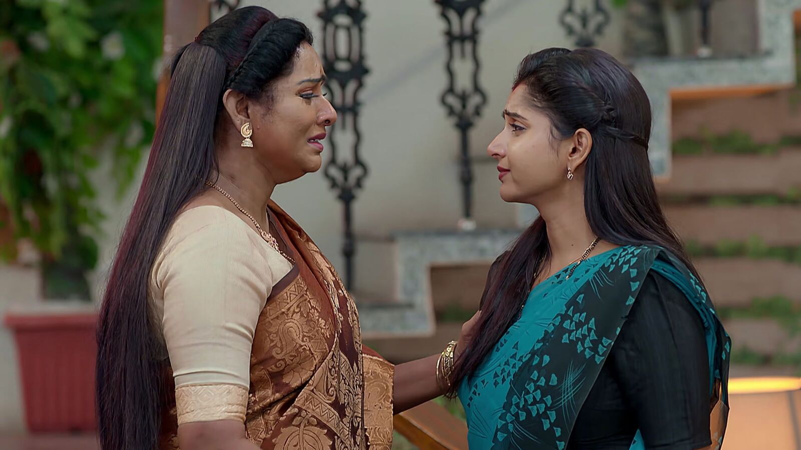 Brahmamudi February 25th Episode: రాజ్‌ను ఇరికించిన కావ్య, జీవితాంతం శిక్ష- నిందించిన అపర్ణ- కళ్లు తెరిపించిన ఇందిరాదేవి