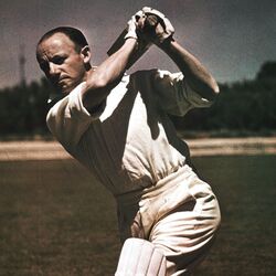 <p>Cricket Records: టెస్టుల్లో డాన్ బ్రాడ్‌మన్ సగటు. అతడు 52 టెస్టు్లో ఏకంగా 99.94 సగటుతో రన్స్ చేశాడు. ఈ సగటుకు ఎవరూ దరిదాపుల్లోకి కూడా రాలేకపోయారు.</p>