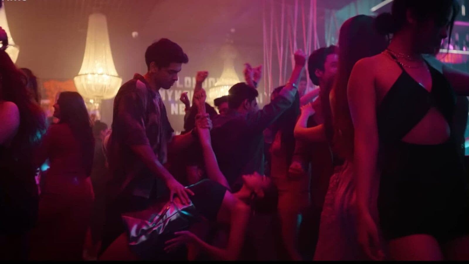 OTT Bold: ఓటీటీలోకి ఇవాళ వచ్చిన బోల్డ్ సిరీస్.. 5 భాషల్లో స్ట్రీమింగ్.. అడల్ట్ సీన్స్‌తో.. ఎక్కడంటే?