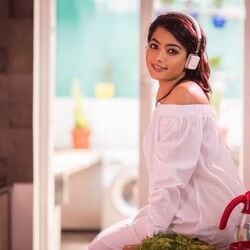 <p>మాతృభాష క‌న్న‌డంలో ర‌ష్మిక మంద‌న్న ఇప్ప‌టివ‌ర‌కు నాలుగు సినిమాలు మాత్ర‌మే చేసింది. అందులో చ‌మ‌క్ ఒక‌టి.&nbsp;</p>