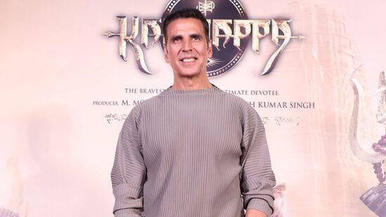 కన్నప్ప టీజర్ ఈవెంట్లో అక్షయ్ కుమార్ మాట్లాడారు. తాను ఈ మూవీని ముందు రెండుసార్లు తిరస్కరించానని అన్నారు. ఆ తర్వాత ఎందుకు ఓకే చెప్పానో కూడా వెల్లడించారు. కన్నప్ప టీజర్ ఈవెంట్లో అక్షయ్ కుమార్ మాట్లాడారు. తాను ఈ మూవీని ముందు రెండుసార్లు తిరస్కరించానని అన్నారు. ఆ తర్వాత ఎందుకు ఓకే చెప్పానో కూడా వెల్లడించారు.