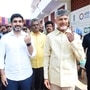  ప్రజాస్వామ్య దేశంలో ఓటే అతిపెద్ద ఆయుధం అని ముఖ్యమంత్రి చంద్రబాబు నాయుడు అన్నారు. అభిప్రాయాన్ని తెలపడానికి, ప్రజాస్వామ్యాన్ని చైతన్య పరచడానికి ఓటు ద్వారా అవకాశం కలుగుతుందన్నారు. కృష్ణా-గుంటూరు పట్టభద్రుల ఎమ్మెల్సీ ఎన్నికల్లో భాగంగా ఉండవల్లిలోని గాదె రామయ్య – సీతారావమ్మ ఎంపీయూపీ స్కూల్ బూత్లో మంత్రి నారా లోకేష్తో కలిసి వెళ్లి ఓటు వేశారు. అనంతరం మాట్లాడుతూ...ఓటు వేయడం అందరి బాధ్యత అని, దాన్ని హక్కుగా వినియోగించుకోవాలని అన్నారు. అభివృద్ధి, సంక్షేమం, దేశ ప్రతిష్టకు ఓటు బలంగా పని చేస్తుందని అన్నారు. చంద్రబాబుతో మంత్రి నారా లోకేష్ ఉన్నారు. <p> ప్రజాస్వామ్య దేశంలో ఓటే అతిపెద్ద ఆయుధం అని ముఖ్యమంత్రి చంద్రబాబు నాయుడు అన్నారు. అభిప్రాయాన్ని తెలపడానికి, ప్రజాస్వామ్యాన్ని చైతన్య పరచడానికి ఓటు ద్వారా అవకాశం కలుగుతుందన్నారు. కృష్ణా-గుంటూరు పట్టభద్రుల ఎమ్మెల్సీ ఎన్నికల్లో భాగంగా ఉండవల్లిలోని గాదె రామయ్య – సీతారావమ్మ ఎంపీయూపీ స్కూల్ బూత్లో మంత్రి నారా లోకేష్తో కలిసి వెళ్లి ఓటు వేశారు. అనంతరం మాట్లాడుతూ...ఓటు వేయడం అందరి బాధ్యత అని, దాన్ని హక్కుగా వినియోగించుకోవాలని అన్నారు. అభివృద్ధి, సంక్షేమం, దేశ ప్రతిష్టకు ఓటు బలంగా పని చేస్తుందని అన్నారు. చంద్రబాబుతో మంత్రి నారా లోకేష్ ఉన్నారు. </p>