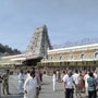 <p>స్థానికులకు తిరుపతి మహతి ఆడిటోరియంలోని కౌంటర్లలోను, తిరుమల స్థానికులకు బాలాజీ నగర్ కమ్యూనిటీ హాల్ లో మొదట వచ్చిన వారికి మొదటి ప్రాతిపదికన ఆదివారం ఉదయం 5 గంటల నుంచి శ్రీవారి దర్శన టోకెన్లు జారీ చేయనున్నారు.</p>