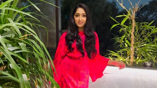 బ్ర‌హ్మ‌ముడి సీరియ‌ల్‌లోకి ఎంట్రీ ఇస్తోన్న ఈ కొత్త న‌టి పేరు సౌమ్య యాద‌వ్‌. బ్ర‌హ్మ‌ముడిలో యామిని అనే పాత్ర‌లో ఆమె న‌టిస్తోంది.&nbsp;