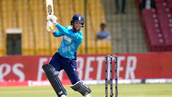 Champions Trophy Top 5 Batters: ప్రస్తుత ఐసీసీ ఛాంపియన్స్ ట్రోఫీ గ్రూప్ లీగ్ ముగిసిన తర్వాత అత్యధిక రన్స్ చేసిన బ్యాట్స్‌మన్ ఇంగ్లండ్‌కు చెందిన బెన్ డకెట్. 3 మ్యాచ్‌లలో 75.66 సగటుతో 227 రన్స్ సాధించాడు. ఒక సెంచరీ చేశాడు. 108.61 స్ట్రైక్ రేటుతో రన్స్ చేశాడు. అత్యధిక వ్యక్తిగత స్కోర్ 165 రన్స్.