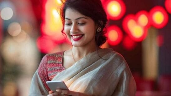 జియో రూ.195 ప్లాన్: ఇది జియో క్రికెట్ డేటా ప్యాక్. దీనిలో మీరు 90 రోజుల వాలిడిటీ ఉంటుంది. దాంతో 90 రోజులపాటు ఉచిత జియో హాట్ స్టార్ సబ్ స్క్రిప్షన్ పొందుతారు. ఈ ప్లాన్ లో కంపెనీ 15 జీబీ డేటాను కూడా అందిస్తోంది. <p><strong>జియో రూ.195 ప్లాన్: </strong>ఇది జియో క్రికెట్ డేటా ప్యాక్. దీనిలో మీరు 90 రోజుల వాలిడిటీ ఉంటుంది. దాంతో 90 రోజులపాటు ఉచిత జియో హాట్ స్టార్ సబ్ స్క్రిప్షన్ పొందుతారు. ఈ ప్లాన్ లో కంపెనీ 15 జీబీ డేటాను కూడా అందిస్తోంది.<br> </p>