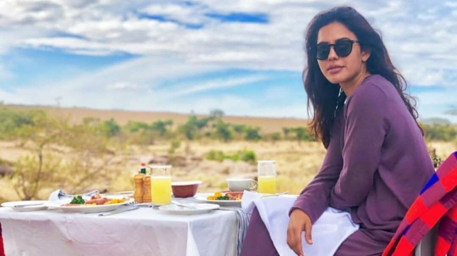 Ranya Rao Arrest: 14.8 కేజీల బంగారంతో పోలీసులకు పట్టుబడ్డ హీరోయిన్.. ఎయిర్ పోర్ట్‌లో అరెస్ట్.. 14 రోజుల రిమాండ్