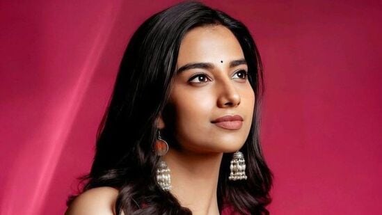 Meenakshi Chaudhary: 2023లో విజయ్ ఆంటోనీతో కలిసి ‘కొలై’ సినిమాలో నటించింది.ఆ తర్వాత ది గోట్ మూవీలోనూ కనిపించింది.&nbsp;