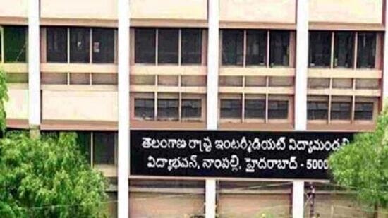 ఓవైపు పరీక్షలు ప్రారంభం కాగా… మరోవైపు తెలంగాణ ఇంటర్ బోర్డు కీలక ప్రకటన చేసింది. జవాబు పత్రాల మూల్యాంకనం కోసం షెడ్యూల్ ను ప్రకటించింది. ఇంటర్ బోర్డు వివరాల ప్రకారం… మార్చి 10వ తేదీ నుంచి ఈ ప్రక్రియ ప్రారంభం కానుంది.&nbsp;