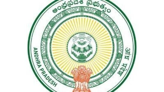 ఏపీ డీఎస్సీలో కర్నూల్ జిల్లాకు పెద్ద ఎత్తున కొత్త ఉపాధ్యాయులు వచ్చే అవకాశం ఉందని మంత్రి నారా లోకేశ్ చెప్పారు. ఈ విషయాన్ని ప్రభుత్వం చాలా సీరియస్ గా తీసుకుందని.. కర్నూల్ పార్లమెంట్ పరిధిలో విద్యా వ్యవస్థను మరింత బలోపేతం చేయాల్సిన అవసరం ఉందని అభిప్రాయపడ్డారు. &nbsp;