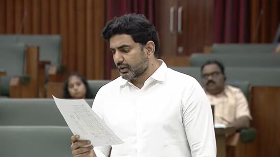 వన్ క్లాస్-వన్ టీచర్ ఉండేలా ప్రతి పంచాయతీకి ఒక మోడల్ స్కూల్ పెట్టాలన్న లక్ష్యంతో ఉన్నామని మంత్రి లోకేశ్ పేర్కొన్నారు. మహిళల పట్ల గౌరవం పెరిగేలా విద్యావ్యవస్థలో సిలబస్‌ను రూపొందిస్తున్నామని ప్రకటించారు.