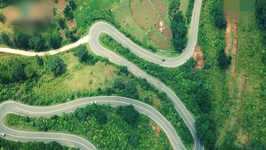 మూడో రోజు బ్రేక్ ఫాస్ట్ తర్వాత వైజాగ్ నుంచి అరకు వెళ్తారు. Tyda జంగల్ బెల్స్, పద్మాపురం గార్డెన్స్ చూస్తారు. ఆ తర్వాత ట్రైబల్ మ్యూజియాన్ని సందర్శిస్తారు. మధ్యాహ్నం లంచ్ తర్వాత…. గాలికొండ వ్యూ పాయింట్, బొర్రా గుహలను సందర్శిస్తారు. రాత్రి తిరిగి వైజాగ్ కు చేరుకుంటారు, మూడో రోజు బ్రేక్ ఫాస్ట్ తర్వాత వైజాగ్ నుంచి అరకు వెళ్తారు. Tyda జంగల్ బెల్స్, పద్మాపురం గార్డెన్స్ చూస్తారు. ఆ తర్వాత ట్రైబల్ మ్యూజియాన్ని సందర్శిస్తారు. మధ్యాహ్నం లంచ్ తర్వాత…. గాలికొండ వ్యూ పాయింట్, బొర్రా గుహలను సందర్శిస్తారు. రాత్రి తిరిగి వైజాగ్ కు చేరుకుంటారు, 