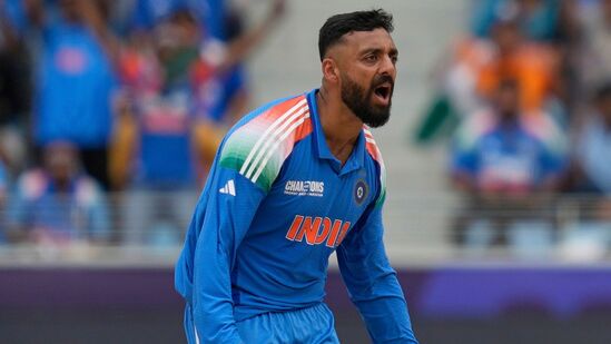 ఛాంపియన్స్ ట్రోఫీలో భారత్ ఆడిన తొలి రెండు మ్యాచ్ ల్లో వరుణ్ చక్రవర్తి బెంచ్ కే పరిమితమయ్యాడు. కానీ న్యూజిలాండ్ తో గ్రూప్ మ్యాచ్ కోసం భారత్ నలుగురు స్పిన్నర్లను ఆడించడంతో వరుణ్ కు చోటు దక్కింది.&nbsp;
