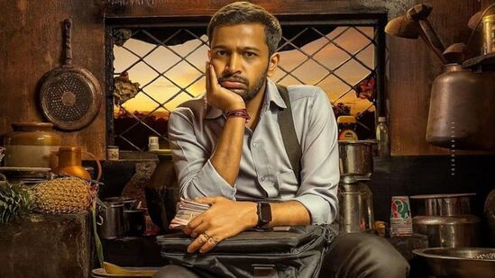 పొన్మన్ చిత్రానికి జోతిష్ కుమార్ దర్శకత్వం వహించారు. ఇచ్చిన బంగారు ఆభరాణాలను రికవరీ చేసుకునేందుకు ఓ సేల్స్ ఏజెంట్ చేసే ప్రయత్నం చుట్టూ ఈ మూవీ సాగుతుంది. ఈ చిత్రంలో సామాజిక అంశాలు కూడా ఉంటాయి. కామెడీ కూడా ఆకట్టుకుంటుంది.&nbsp;