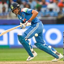 <p>రికార్డుల వేటలో దూసుకెళ్తున్న శుభ్‌మ‌న్‌ గిల్ తాజాగా ఐసీసీ అవార్డు ఖాతాలో వేసుకున్నాడు. ఫిబ్రవరి నెలకు గాను ‘ఐసీసీ ప్లేయర్ ఆఫ్ ది మంత్’గా నిలిచాడు. గత నెలలో వన్డేల్లో నిలకడైన ప్రదర్శనకు గాను శుభ్‌మ‌న్‌ ఈ అవార్డు దక్కించుకున్నాడు.&nbsp;</p>