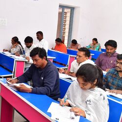 <p>గ్రూప్ 3 జనరల్ ర్యాంకింగ్ జాబితాపై ఏమైనా సందేహాలు ఉంటే కూడా టీజీపీఎస్సీని సంప్రదింవచ్చు. వీటికి సంబంధించి ఏ సమస్య ఉన్నా.. హెల్ప్ లైన్ నంబర్ 040-22445566 నంబర్‌కు కాల్ చేసి సందేహాలు నివృత్తి చేసుకోవచ్చు.</p>