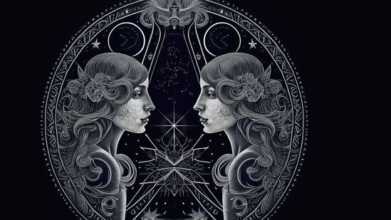 మిథున రాశి వారికి మూడవ ఇంట్లో చంద్ర గ్రహణం సంభవిస్తుంది. మిథున రాశి వారికి ఈ చంద్ర గ్రహణం చాలా అనుకూలంగా ఉంటుంది. ఈ కాలంలో మీరు మంచి విజయాన్ని సాధించే అవకాశం ఉంది. రాశిలో కుజ సంచారం కారణంగా మీరు వృత్తి జీవితంలో కొన్ని ఇబ్బందులు ఎదుర్కొంటారు. మీ తోబుట్టువుల నుండి ఆర్థిక సహాయం అందుతుంది. మిథున రాశి వారికి మూడవ ఇంట్లో చంద్ర గ్రహణం సంభవిస్తుంది. మిథున రాశి వారికి ఈ చంద్ర గ్రహణం చాలా అనుకూలంగా ఉంటుంది. ఈ కాలంలో మీరు మంచి విజయాన్ని సాధించే అవకాశం ఉంది. రాశిలో కుజ సంచారం కారణంగా మీరు వృత్తి జీవితంలో కొన్ని ఇబ్బందులు ఎదుర్కొంటారు. మీ తోబుట్టువుల నుండి ఆర్థిక సహాయం అందుతుంది.