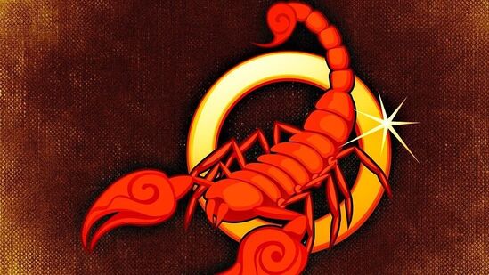 వృశ్చిక రాశిలో జన్మించిన వారి పదవ ఇంట్లో చంద్రగ్రహణం ఏర్పడుతుంది. ఈ కాలంలో మీరు మీ వ్యాపారానికి సంబంధించి ఏదైనా పెద్ద నిర్ణయం తీసుకుంటారు. మీరు మీ వృత్తిలో కొన్ని పెద్ద విజయాన్ని అందుకుంటారు. ఆర్థిక ప్రయోజనాలను పొందుతారు. చంద్రగ్రహణం తర్వాత రాజకీయాలకు సంబంధించి కొన్ని పెద్ద శుభవార్తలు వింటారు. వృశ్చిక రాశిలో జన్మించిన వారి పదవ ఇంట్లో చంద్రగ్రహణం ఏర్పడుతుంది. ఈ కాలంలో మీరు మీ వ్యాపారానికి సంబంధించి ఏదైనా పెద్ద నిర్ణయం తీసుకుంటారు. మీరు మీ వృత్తిలో కొన్ని పెద్ద విజయాన్ని అందుకుంటారు. ఆర్థిక ప్రయోజనాలను పొందుతారు. చంద్రగ్రహణం తర్వాత రాజకీయాలకు సంబంధించి కొన్ని పెద్ద శుభవార్తలు వింటారు.