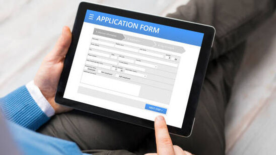 రూ. 1000 ఫైన్ తో మే 1వ తేదీ వరకు దరఖాస్తు చేసుకోవచ్చు. ఇక రూ. 2వేల ఫైన్ తో మే 7 వరకు అప్లికేషన్ చేసుకునే అవకాశం ఉంటుంది. మే 6 నుంచి 8వ తేదీ వరకు ఎడిట్ ఆప్షన్ అందుబాటులోకి వస్తుంది.&nbsp;