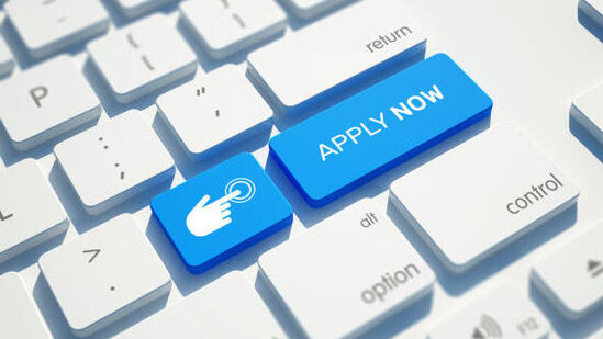 మార్చి 15వ తేదీ నుంచి ఆన్‌లైన్‌ దరఖాస్తుల స్వీకరణ ప్రారంభం అవుతుంది. ఏప్రిల్ 24వ తేదీ వరకు ఎలాంటి ఆలస్య రుసుము లేకుండా దరఖాస్తులు స్వీకరిస్తారు.&nbsp;