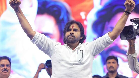 “మనం ఓడినప్పుడు మీసాలు మెలేశారు, జబ్బలు చరిచారు. జనసైనికులు ప్రశ్ని్స్తే వారిపై కేసులు పెట్టారు. టీడీపీ నేతలను రోడ్డు మీదకు రావాలంటే భయపడేలా చేశారు. జనసేన జన్మస్థలం తెలంగాణ, కర్మస్థలం ఆంధ్రా అయ్యింది” అని పవన్ వ్యాఖ్యానించారు.&nbsp;
