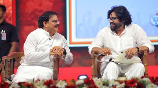 సభా వేదికపై పవన్ కల్యాణ్ తో ఆ పార్టీ నేత, మంత్రి నాదెండ్ల మనోహర్