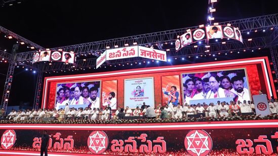 జనసేన ఆవిర్భావ సభలో ఆ పార్టీ అధినేత పవన్ తో పాటు పలువురు కీలక నేతలు ప్రసంగించారు.&nbsp;