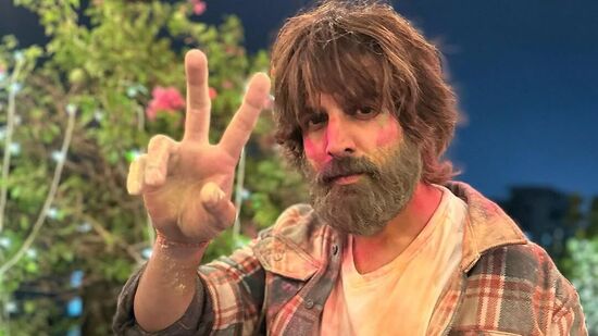 Holi Celebrations: బాలీవుడ్ నటుడు కార్తీక్ ఆర్యన్ హోలీ సెలబ్రేషన్స్ తర్వాత ఇలా..